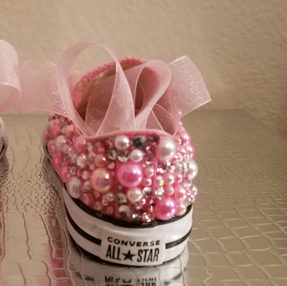 Size 7 infant girls Converse - Picture 3 of 4